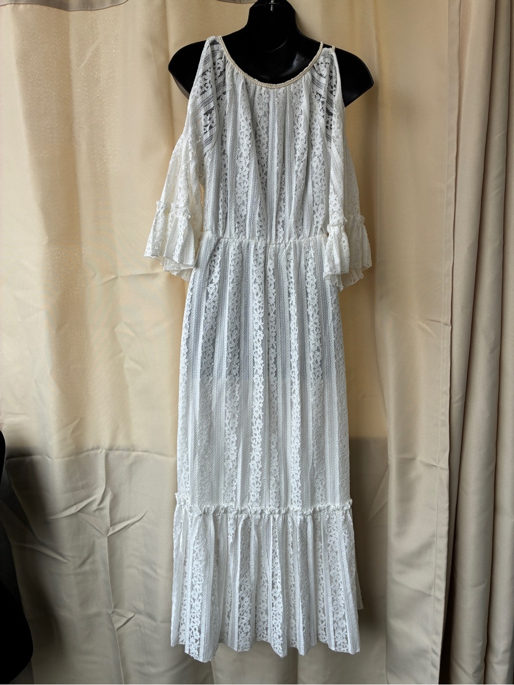 Small Boho Cold-Shoulder Maxi Dress cream & gold - Picture 8 of 13